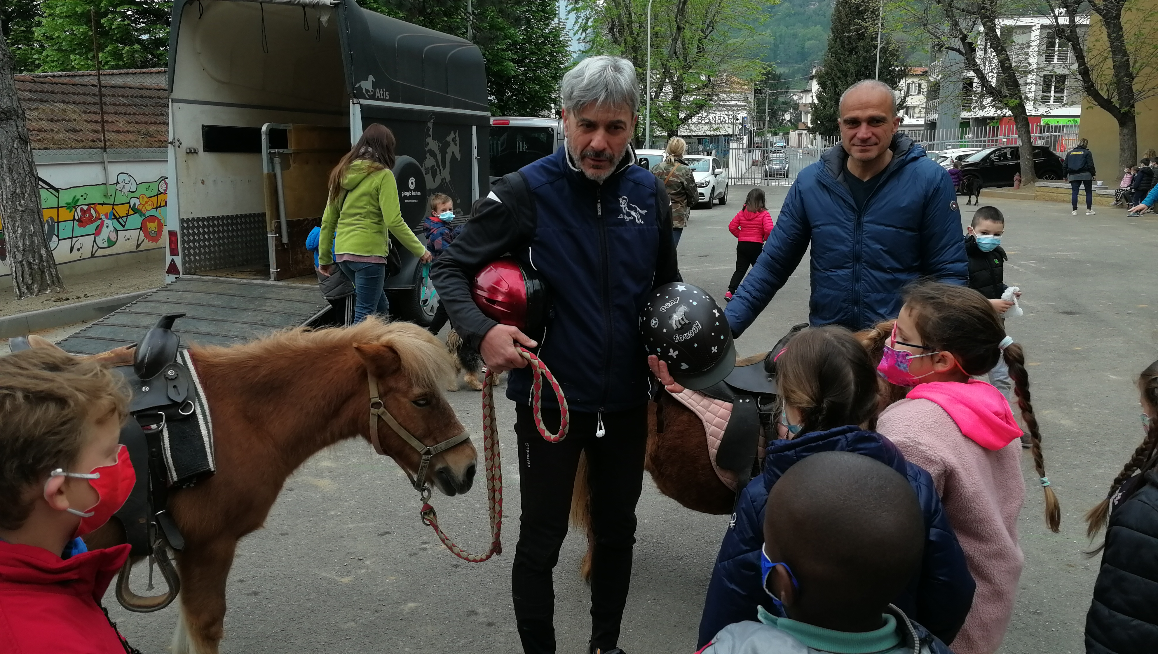 veterinari con pony 